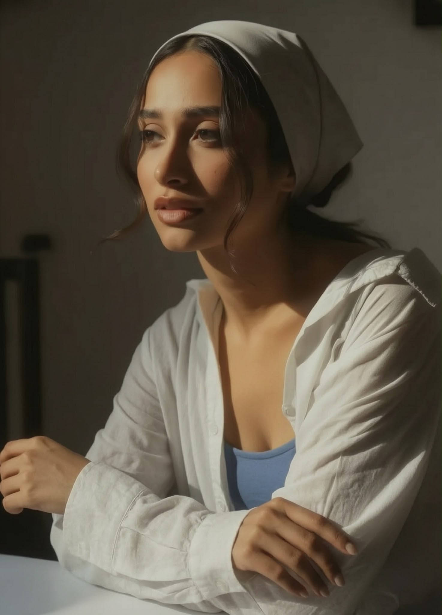 Nina Jallali — a thoughtful, elegant portrait in natural light